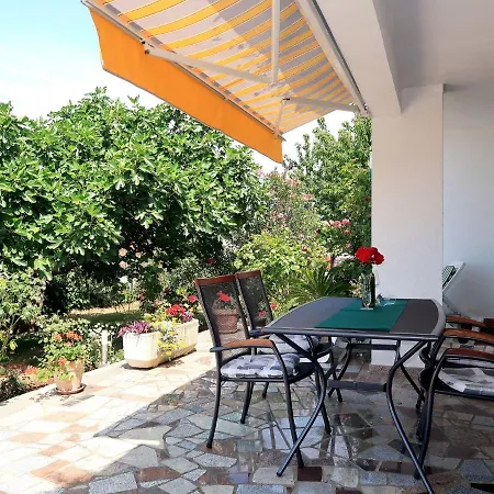 Apartment Anivija - Nji120 By Interhome Njivice